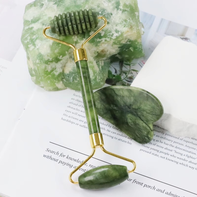 Jade Spike Roller & Gua Sha Se - Jade Roller Stone recension och pris