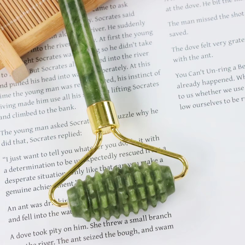 Jade Spike Roller & Gua Sha Se - Jade Roller Stone recension och pris